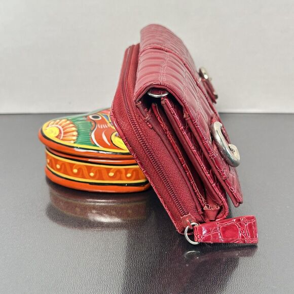Women's Red Faux Crocodile Leather Glossy Tri-Fold Wallet/Bill Fold Card Holder - Picture 2 of 10